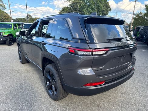 New 2025 Jeep Grand Cherokee Limited w/ Black Appearance Package image 4