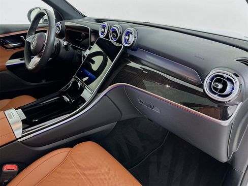 Used 2026 Mercedes-Benz GLC 300 image 32