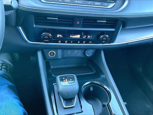 Used 2023 Nissan Rogue SV image 27