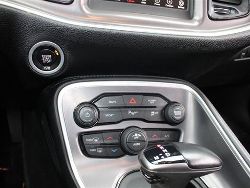 Used 2022 Dodge Challenger R/T image 19