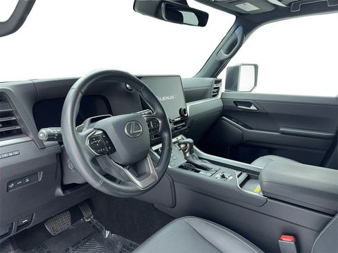 Used 2024 Lexus GX 550 image 16