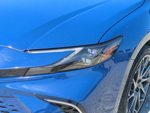 Used 2025 Toyota Camry XSE FWD image 6