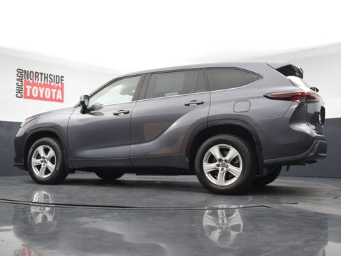 Used 2024 Toyota Highlander LE AWD/4WD image 28