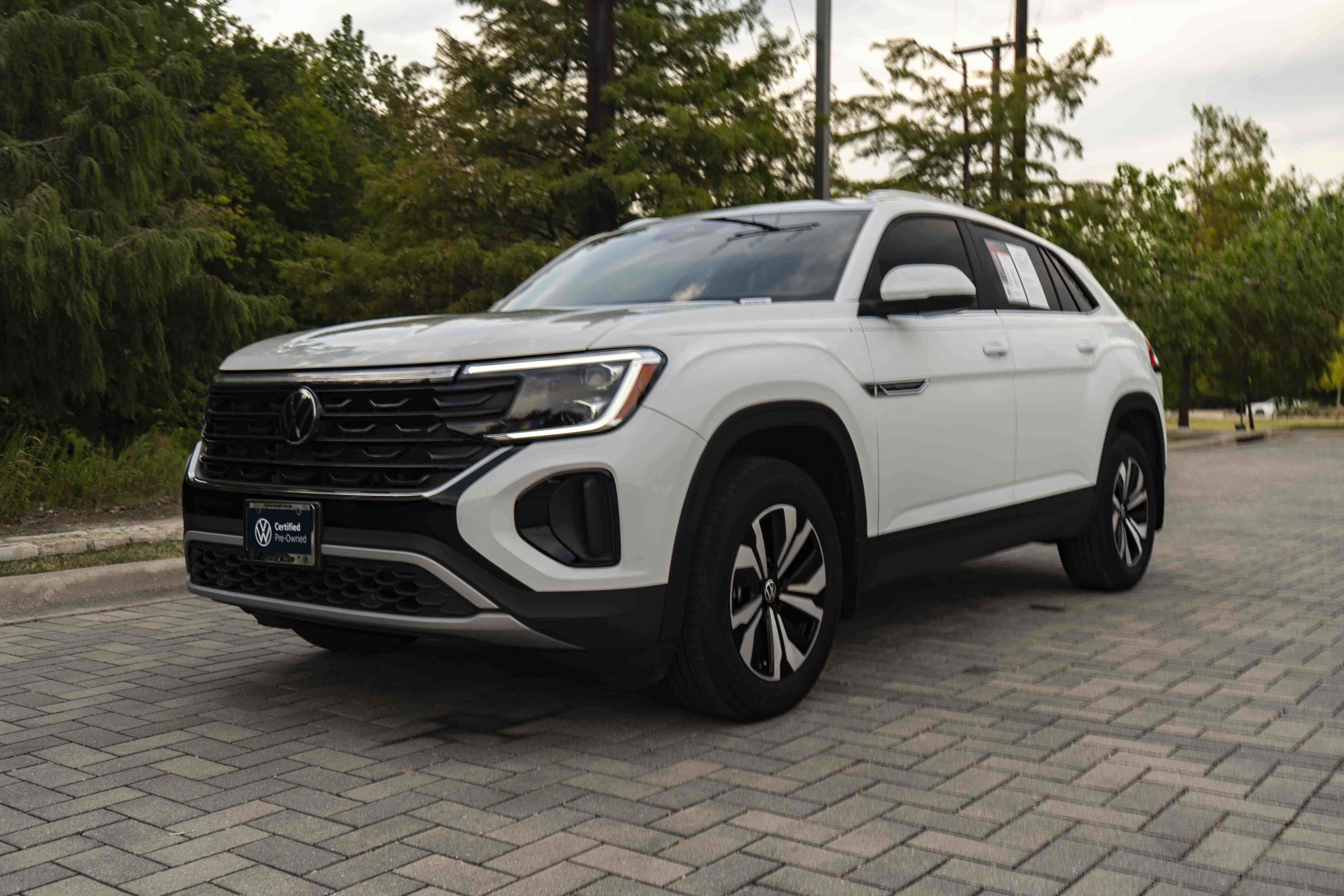 Certified 2024 Volkswagen Atlas Cross Sport SE FWD image 3