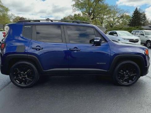 Used 2017 Jeep Renegade Altitude FWD image 9