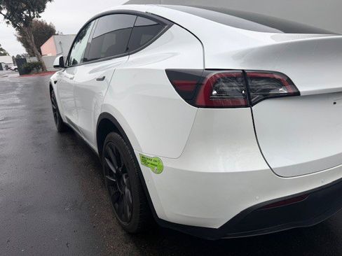 Used 2022 Tesla Model Y Long Range image 10