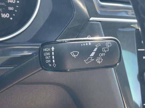 Used 2018 Volkswagen Tiguan SEL AWD/4WD image 26