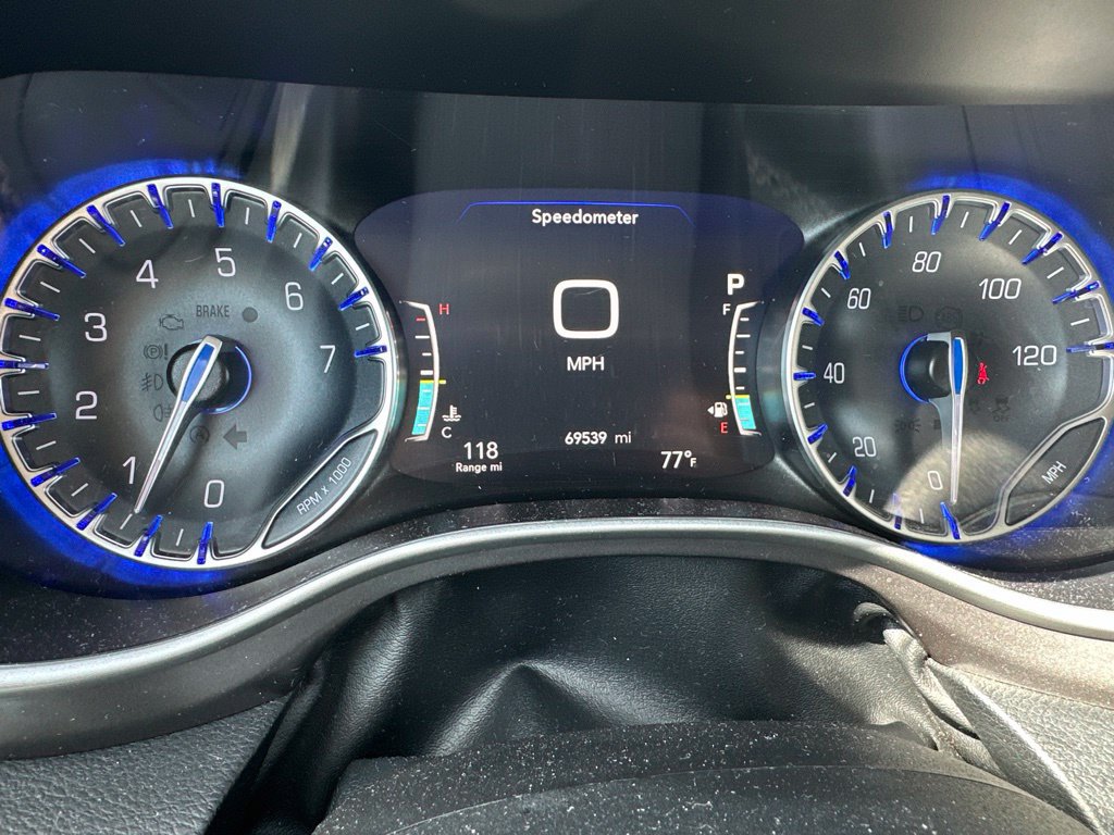 Used 2024 Chrysler Pacifica Touring-L FWD image 30