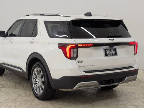 Used 2025 Ford Explorer Platinum image 3