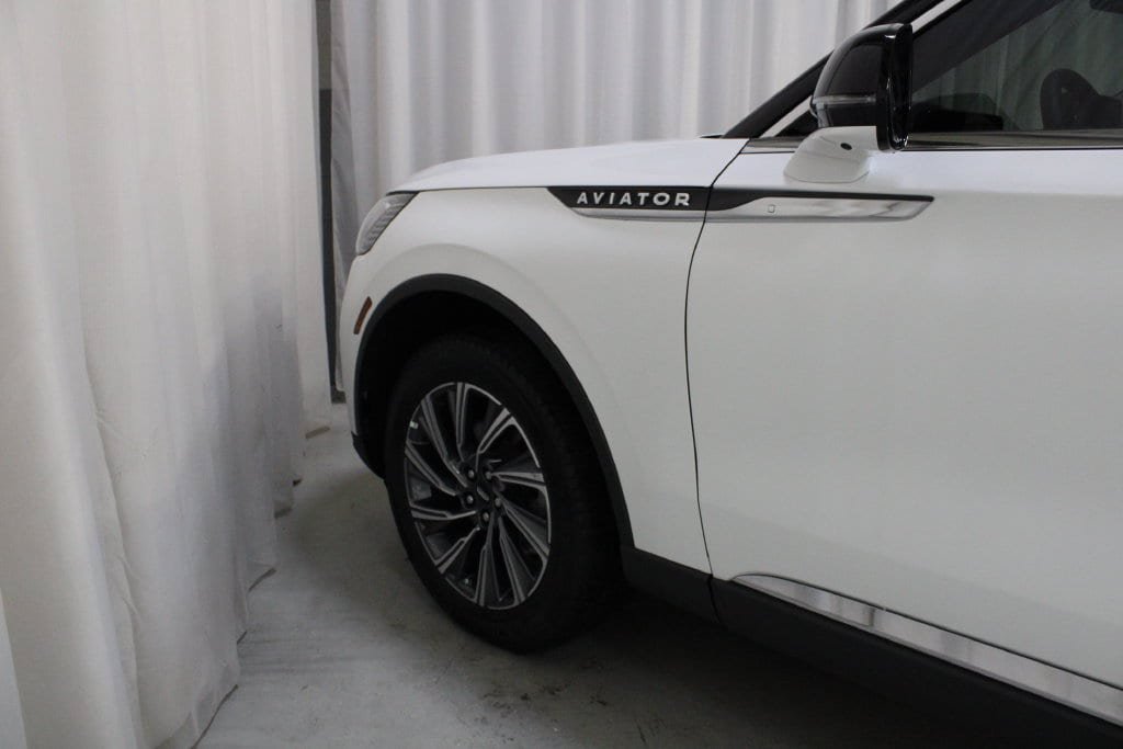 New 2026 Lincoln Aviator AWD image 30
