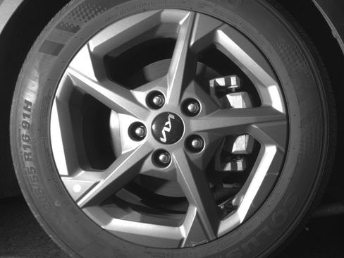 Used 2025 Kia K4 LXS image 13