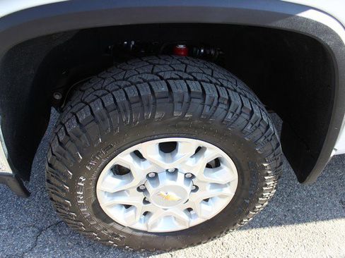 Used 2023 Chevrolet Silverado 2500 LT image 4