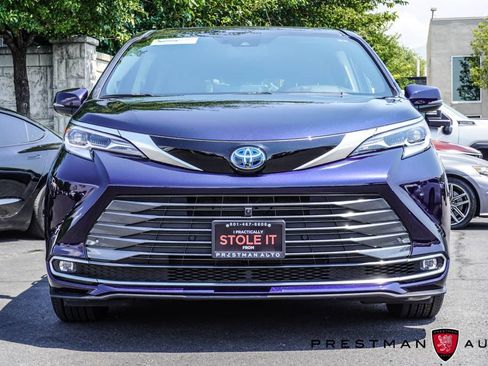 Used 2023 Toyota Sienna Platinum AWD/4WD image 8