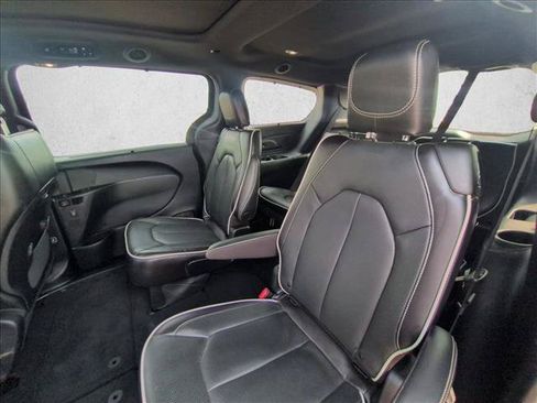 Used 2023 Chrysler Pacifica Limited w/ S Appearance Package AWD/4WD image 17