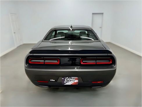 Used 2022 Dodge Challenger SXT w/ Plus Package image 9