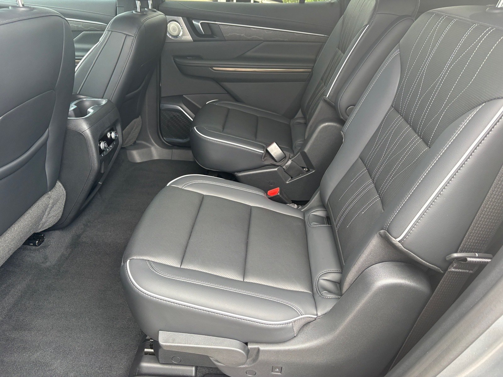 Used 2025 Buick Enclave Avenir w/ Super Cruise Package FWD image 16