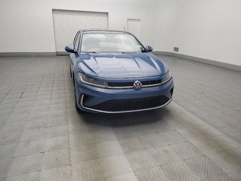 Used 2025 Volkswagen Jetta SE image 14