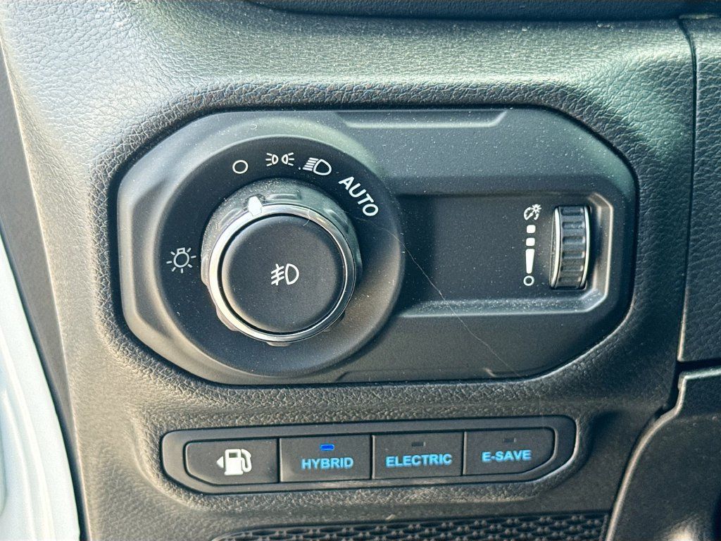 Certified 2023 Jeep Wrangler Unlimited Sahara w/ Cold Weather Group AWD/4WD image 11