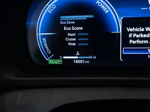 Used 2023 Toyota Crown Limited w/ Advanced Technology Package image 17