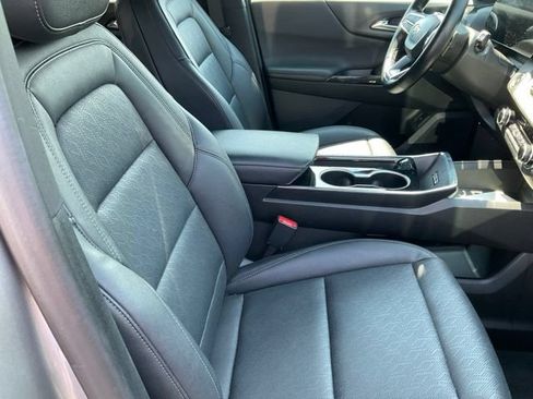 Used 2025 Chevrolet Equinox LT w/ Convenience Package II FWD image 9