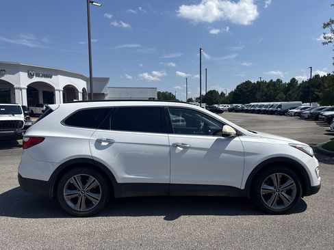 Used 2016 Hyundai Santa Fe SE w/ Option Group 02 FWD image 10