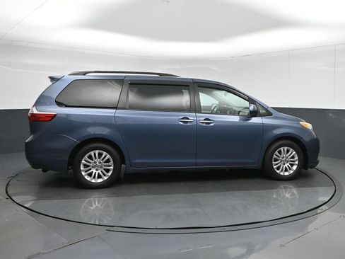 Used 2016 Toyota Sienna XLE FWD image 8