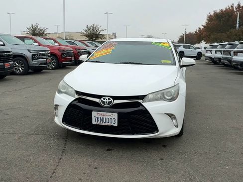 Used 2016 Toyota Camry LE image 2