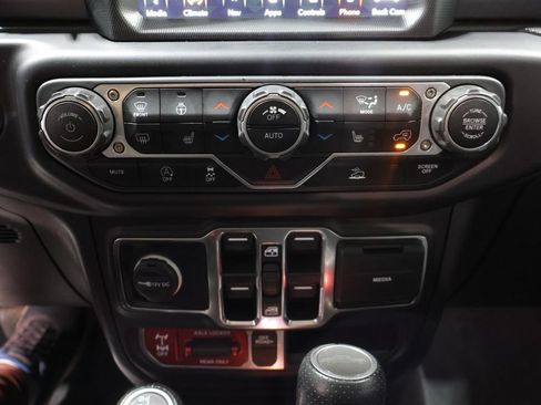 Used 2022 Jeep Gladiator Mojave w/ Cold Weather Group AWD/4WD image 33