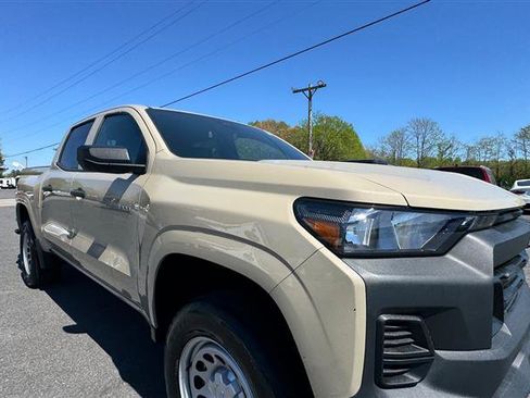 Used 2024 Chevrolet Colorado W/T image 24