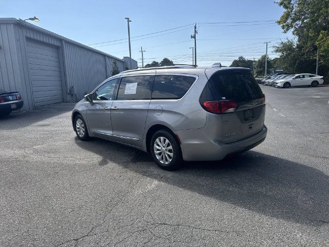 Used 2018 Chrysler Pacifica Touring-L FWD image 7