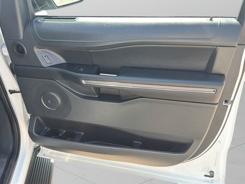 Used 2023 Ford Expedition XLT AWD/4WD image 9