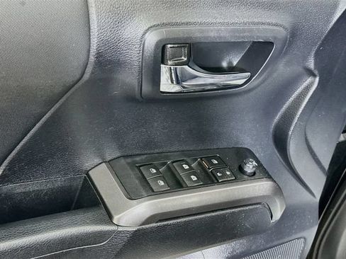 Used 2019 Toyota Tacoma TRD Sport AWD/4WD image 22