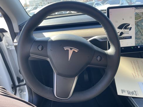 Used 2021 Tesla Model Y Long Range image 18