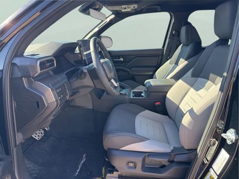 Used 2025 Toyota Tacoma TRD Sport image 38