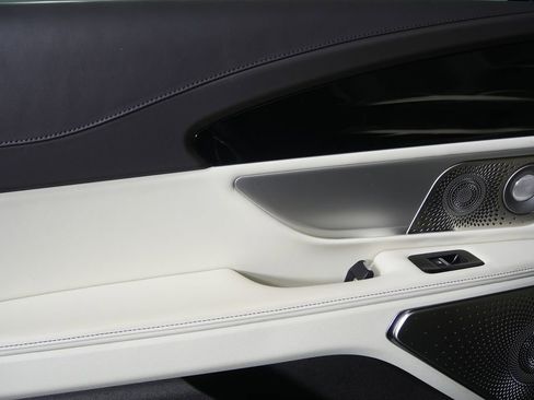 Used 2024 Lincoln Nautilus Black Label image 14