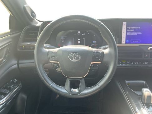 Used 2024 Toyota Crown AWD/4WD image 18