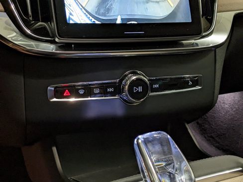 New 2026 Volvo XC90 B6 Plus image 18