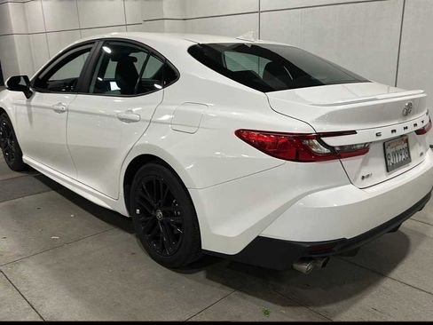 Used 2025 Toyota Camry SE image 5