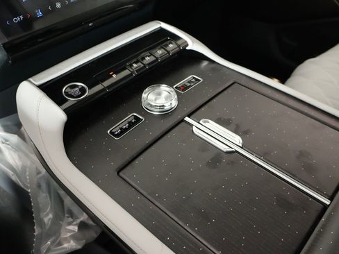 New 2026 Lincoln Navigator L Black Label AWD/4WD image 9