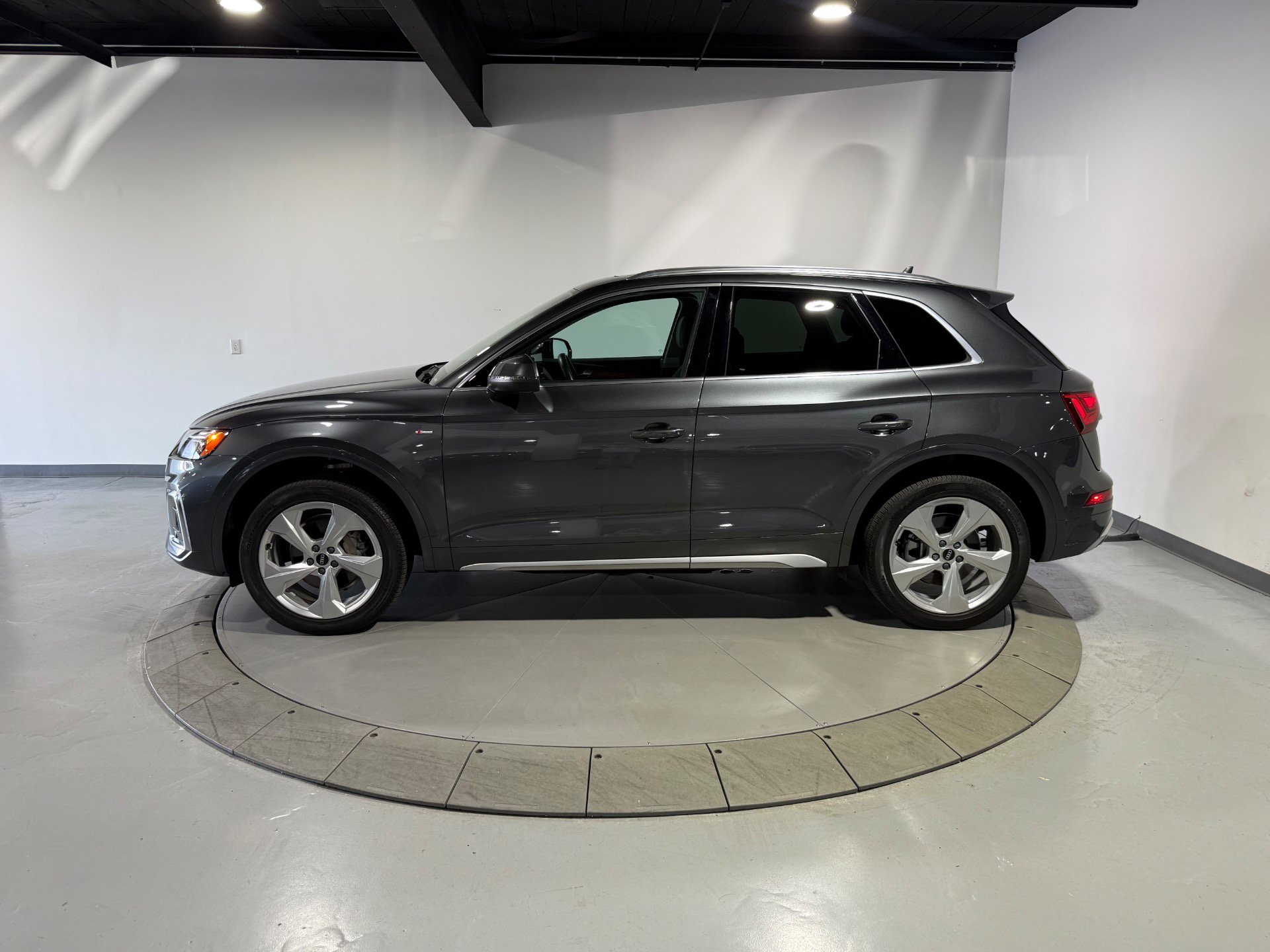 Used 2023 Audi Q5 2.0T Premium Plus w/ Premium Plus Package AWD/4WD image 15