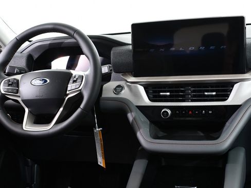 New 2025 Ford Explorer Active w/ Active Comfort Package image 8