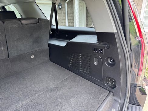 Used 2019 Cadillac Escalade ESV Luxury w/ Escalade Sport Edition AWD/4WD image 20