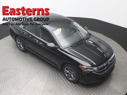 Used 2024 Volkswagen Jetta SE FWD image 3