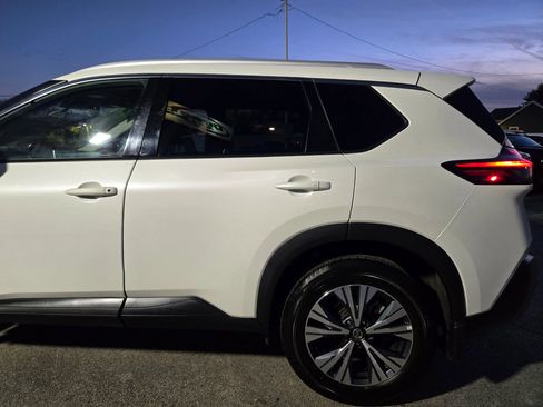 Used 2021 Nissan Rogue SV w/ Premium Package AWD/4WD image 10