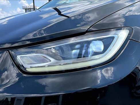 Used 2023 Chrysler Pacifica Touring-L FWD image 32