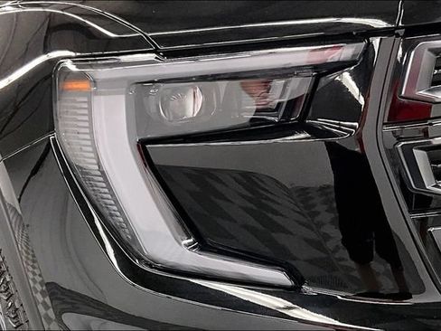 Used 2025 GMC Acadia AT4 w/ Luxury Package AWD/4WD image 36