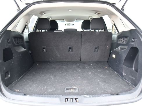 Used 2016 Ford Edge SE image 18