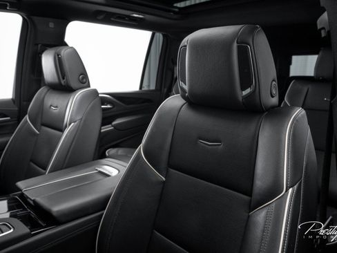 Used 2023 Cadillac Escalade ESV Sport w/ LPO, ONYX Package image 34