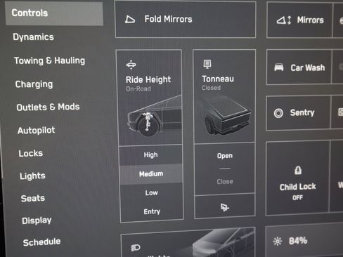 Used 2025 Tesla Cybertruck AWD Crew Cab image 31