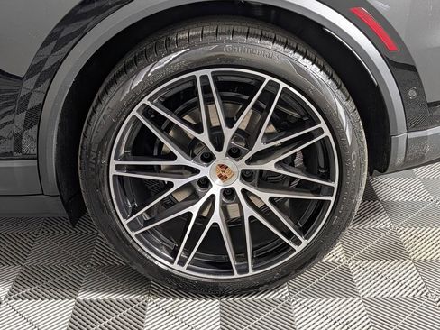 New 2026 Porsche Macan 4 Electric image 12